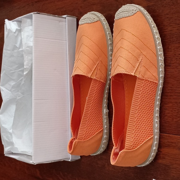 NWT Woman's Slip-On Espadrilles Canvas Flats - Picture 6 of 6